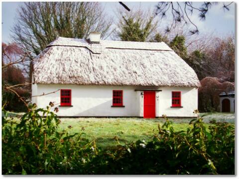 Lough Derg Thatched Cottage,Puckaun, Co. Tipperary