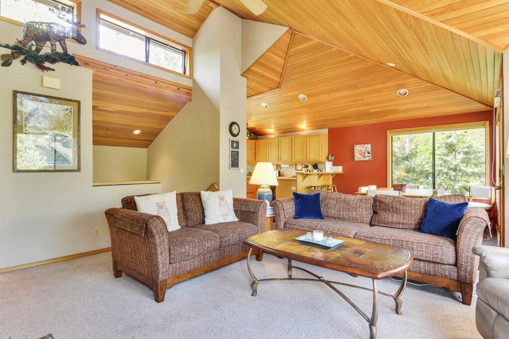 Couch,Furniture,Indoors,Room,Banister