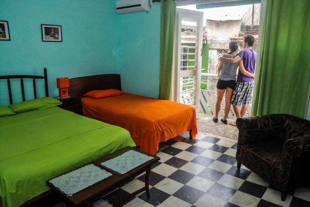 Habitación con balcón