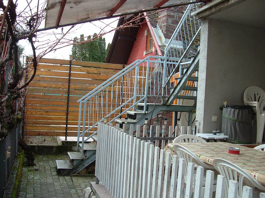 Feljáró az emelet apartmanhoz