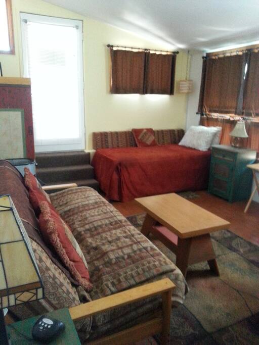 Bed-Sunflower Suite