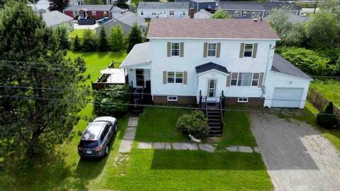 Quite 5 room home near the ocean in town