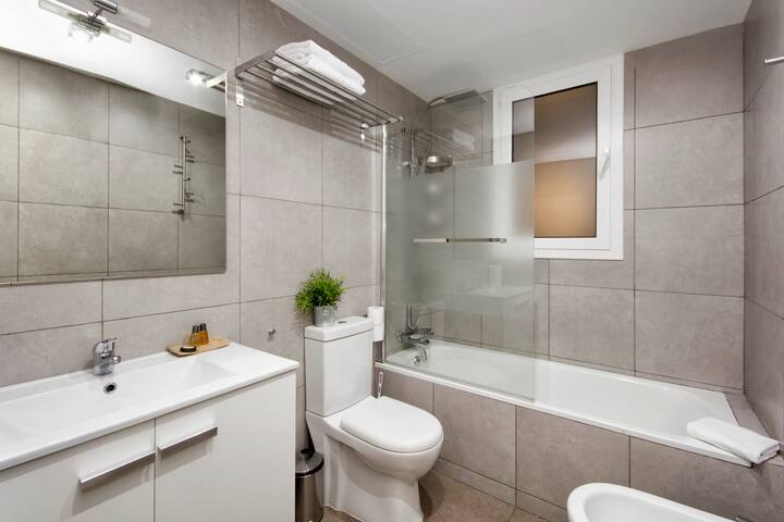 Mercedes Heritage – Family Apartment Barcelona gallery image 5