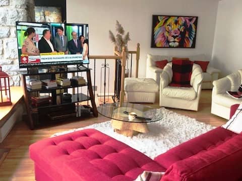 Top performing Airbnb: Rare, Old Quebec, accessible from the street/for rent in La Cité Limoilou
