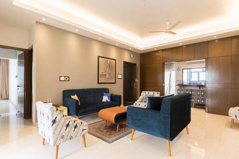 Sanitized 5 bedroom mid century modern apartment