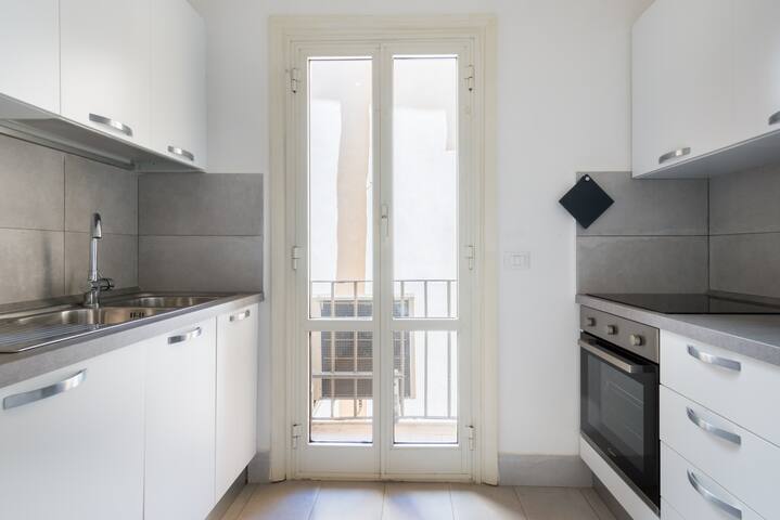 Spacious and elegant in Campo de’ Fiori | Int. 6 gallery image 5