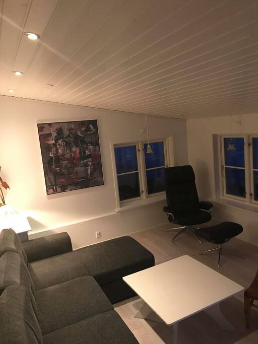 Cosy livingroom, with stressless chair and 46" TV with 20+ channels cable TV