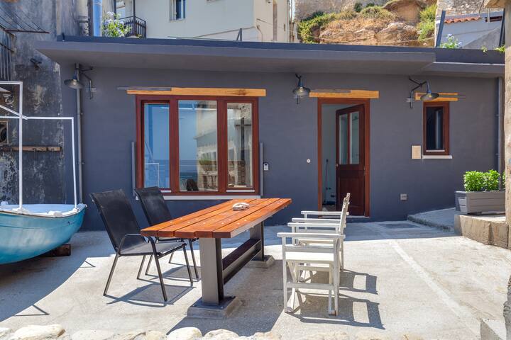 Pazzl- Rustic sea-side living gallery image 3