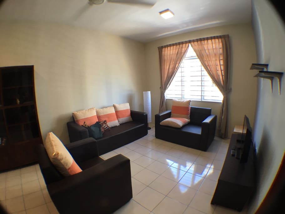 KK Cozy 3BD Homestay - Living Room