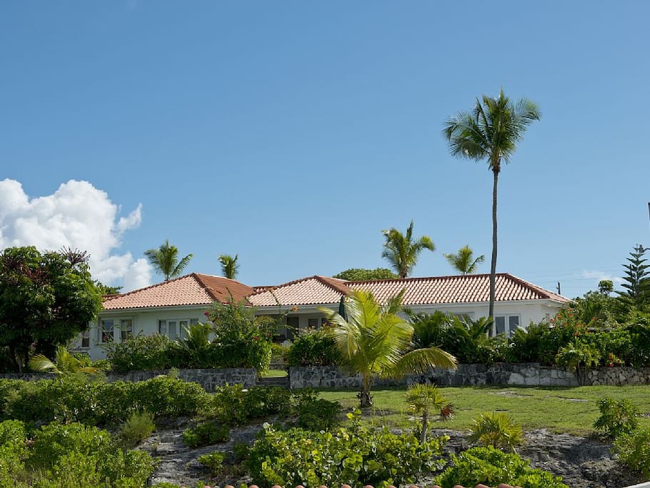 West facade of house and yard (viewed from the sea)
