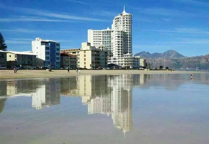 Hibernian Towers 807, Beach Road, Strand gallery image 2