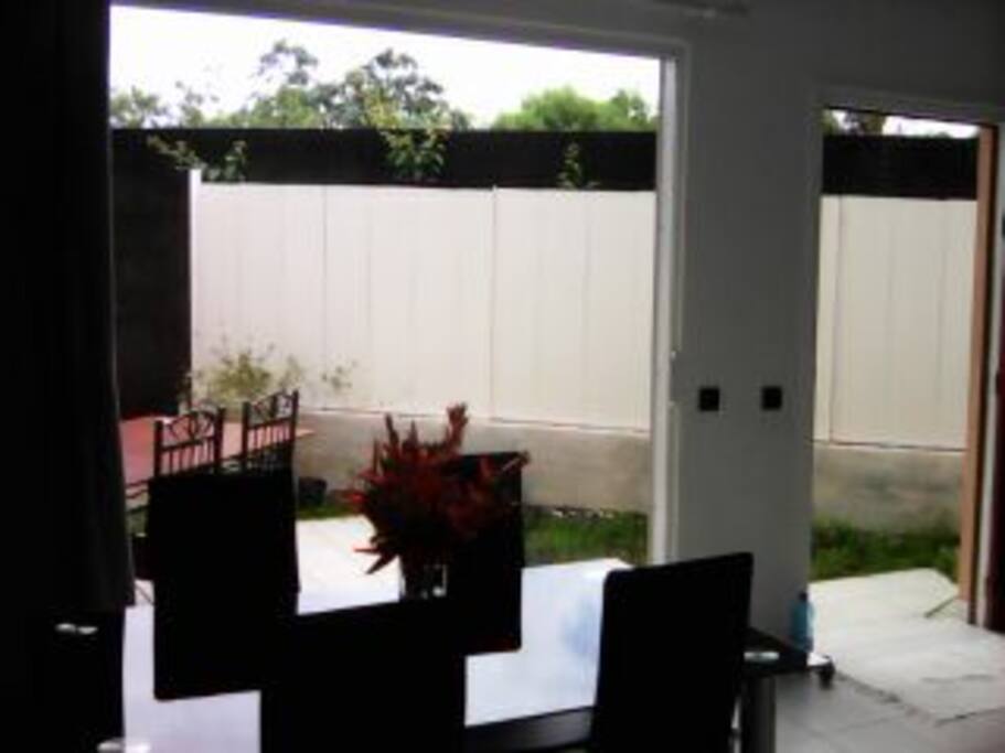 Salon/patio
