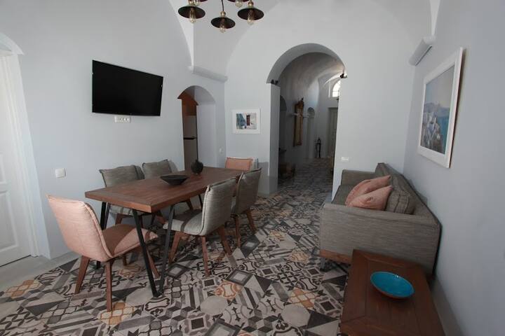 Antique Mansion gallery image 4