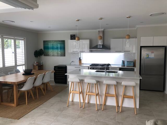 Spacious Resort Style Family Beach House gallery image 5