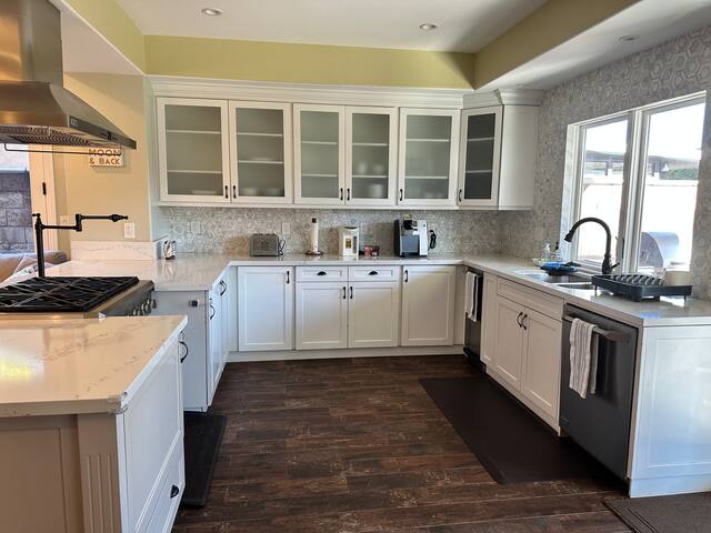 Luxurious Family-Friendly Getaway gallery image 4