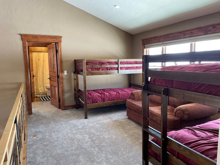 Potkrovlje s bračnim krevetom na kat