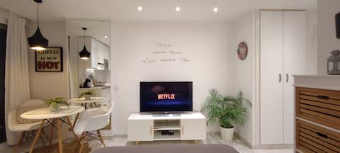 Top performing Airbnb: BENALMADENA🌴⭐️ 🔝NEW NORDIC STYLE & SUNNY STUDIO✨ in Benalmádena