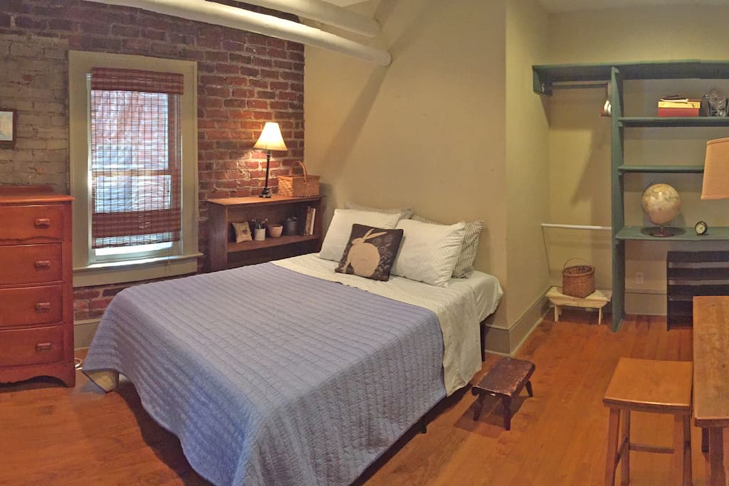 Cozy, quiet room with wireless. Write the Great American Novel in Asheville!