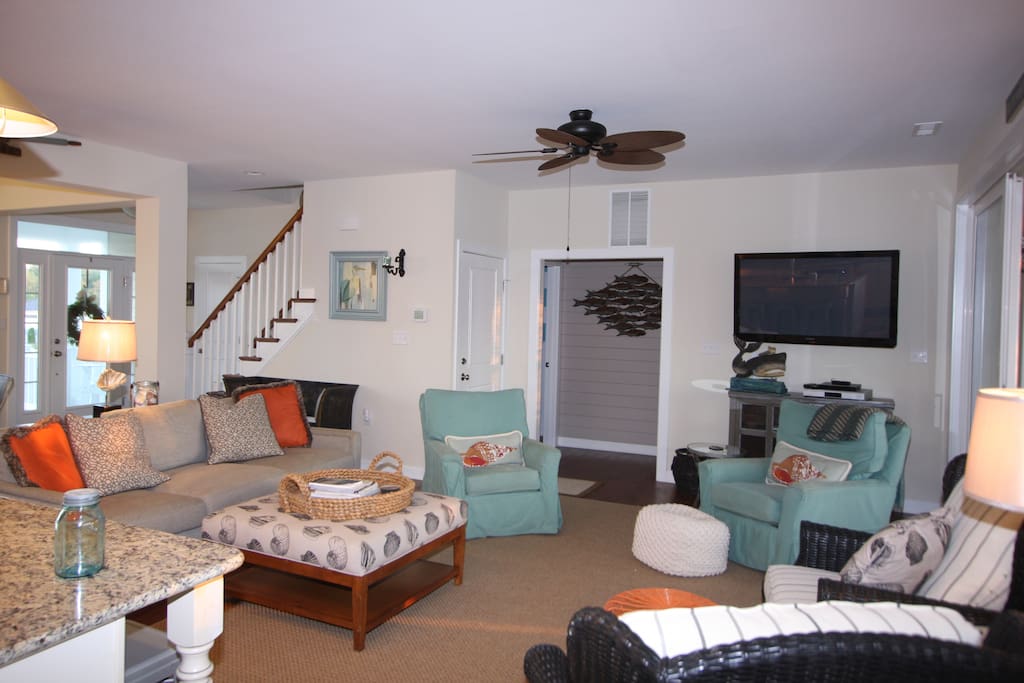 50 Plasma TV. Comfortable and Professionally decorated!