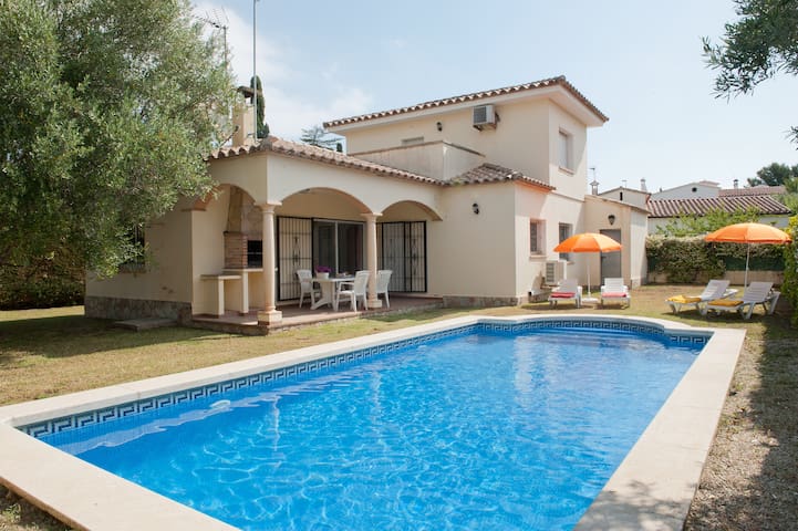 Lluna: house with private pool
