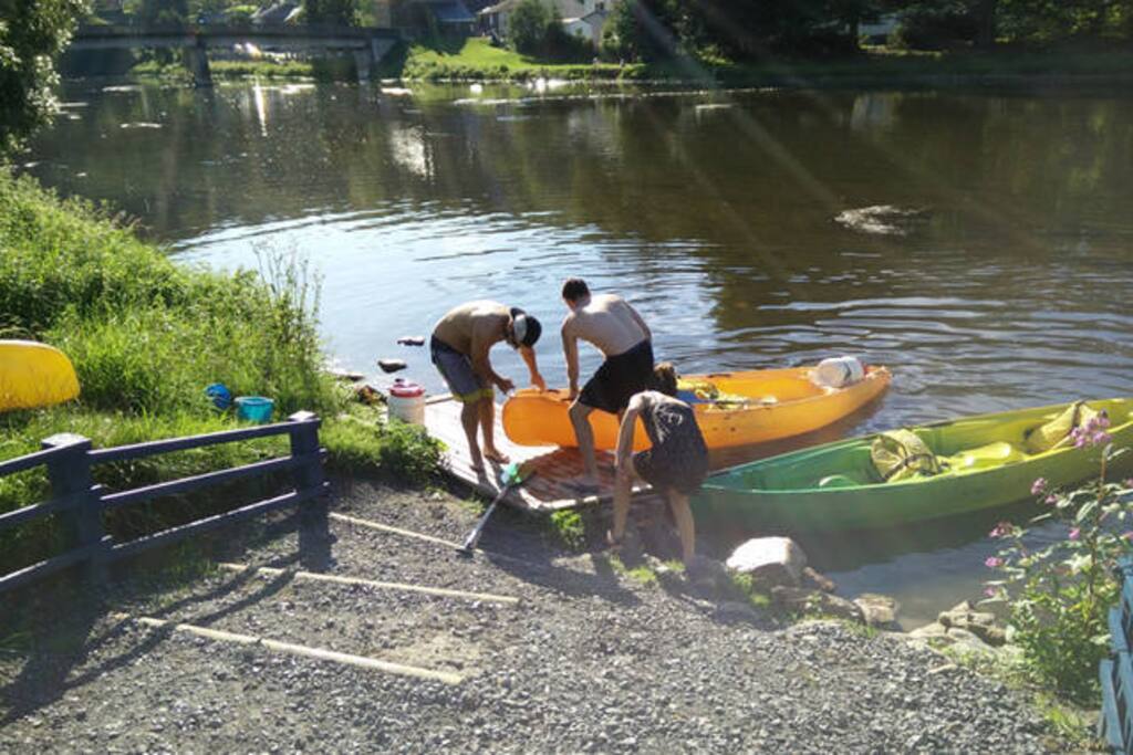 Arrivée des canoës