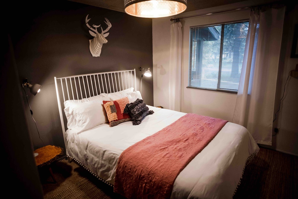 The third bedroom has a queen sized bed and everyone tells us it’s super comfy. 