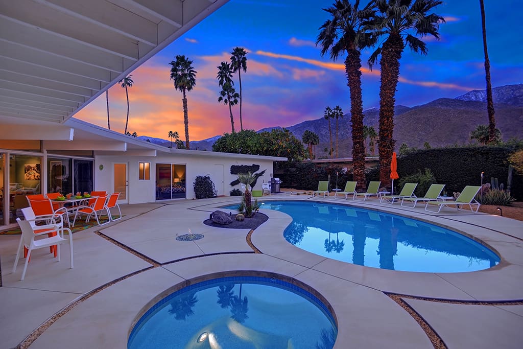 SUNSET OVER SPA - THE PALMS PAD - PALM SPRINGS VACATION RENTAL POOL HOME