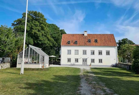 Old School House with swimming pool and sea view