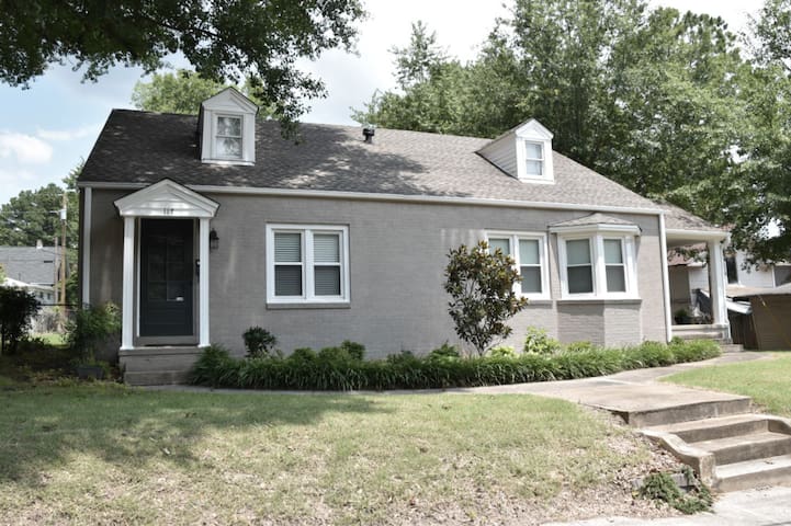 *Welcome Home 4 Awhile!*  One Bedroom Apartment