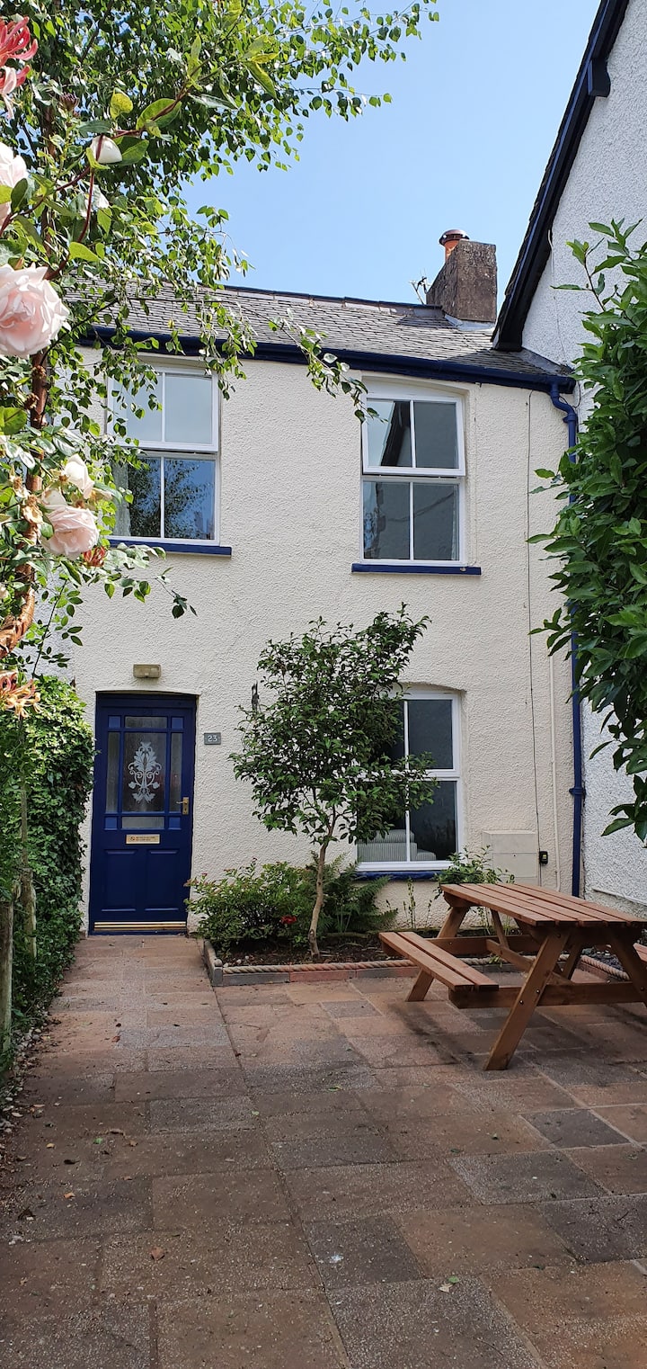 Keswick. Spacious 19th C. Cottage, Quiet Street. - Keswick