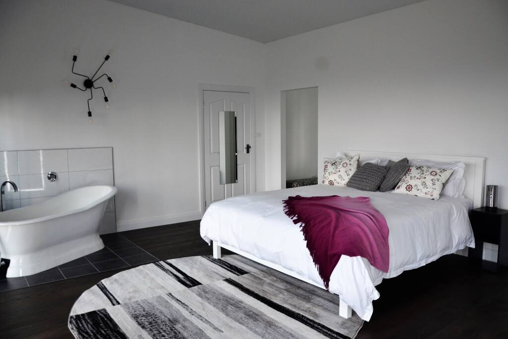 Western bedroom - King size bed