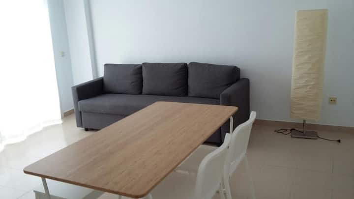 Salón con sofá cama.