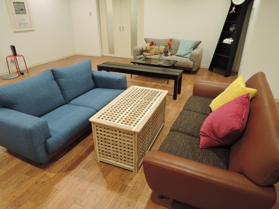 1階 共有リビングです!!
とても広くてくつろげます!!
First floor shared a living !!
Very widely and relax !!
1 층 공용 거실입니다!
매우 넓고 쉴 수 있습니다 !!
一楼的共享生活!
非常广泛的放松!