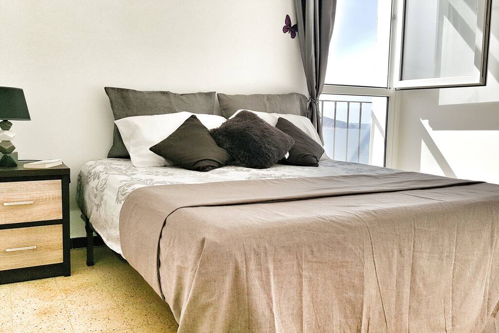 Chambre confortable et calme avec double vitrage