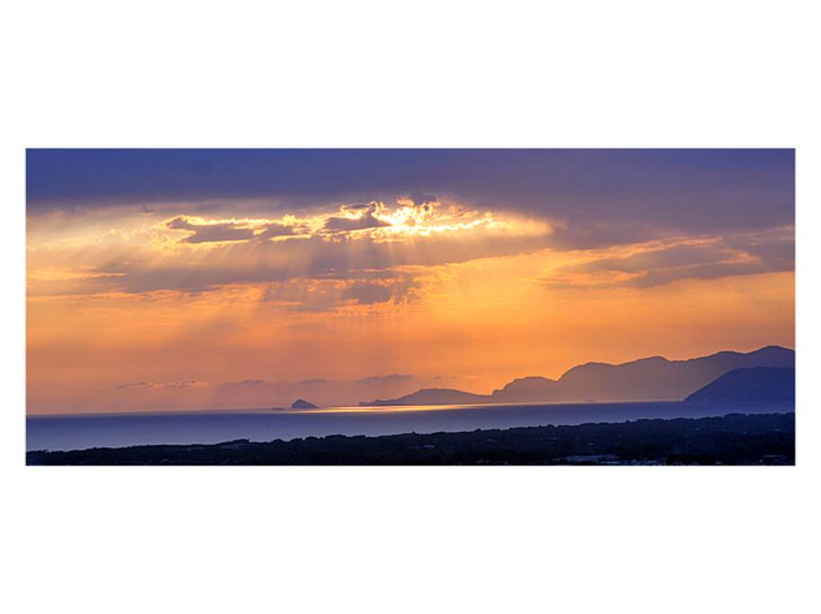 The sunset on the sea