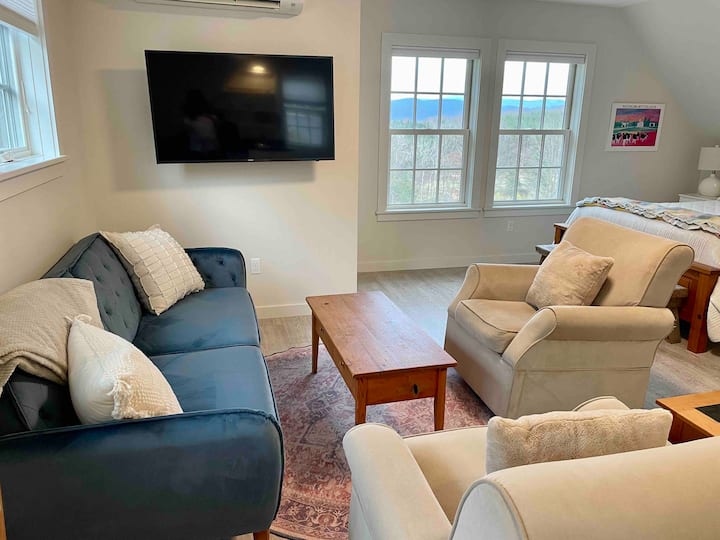 פינת ישיבה עם ספה נפתחת