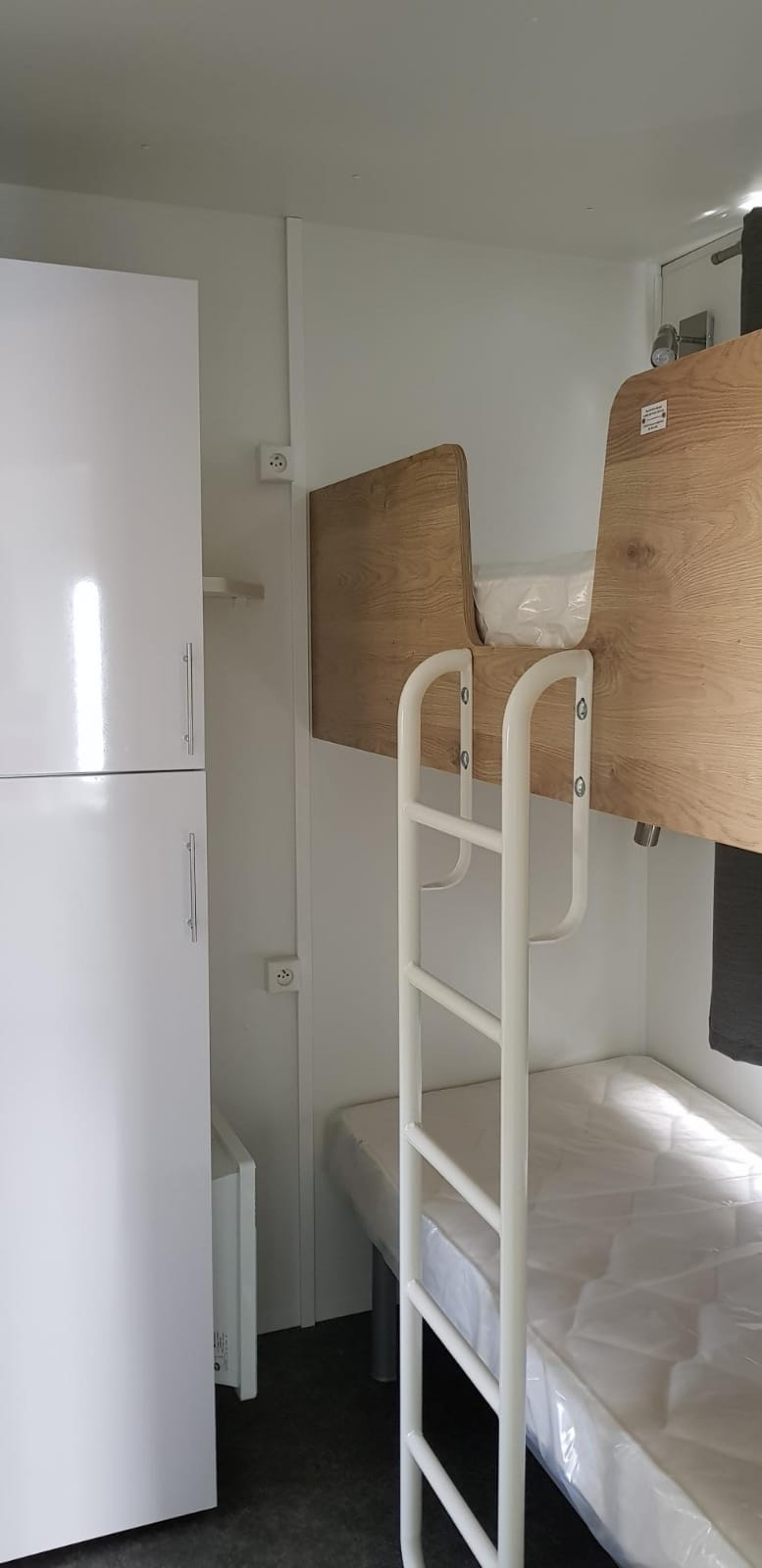 ห้องนอนมีเตียงสองชั้น 2 เตียง