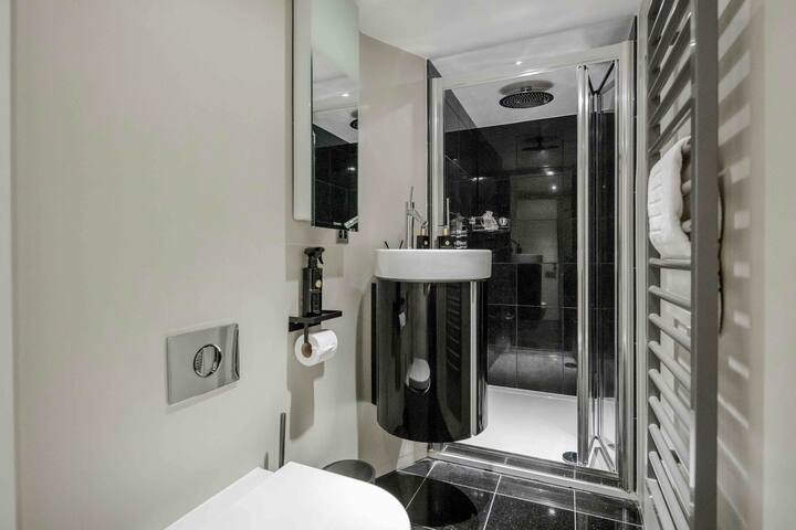 Covent Garden Diamond gallery image 4