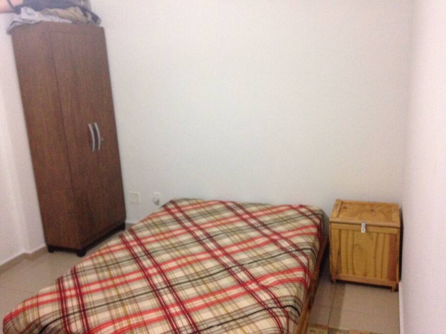 cama de casal do quarto
