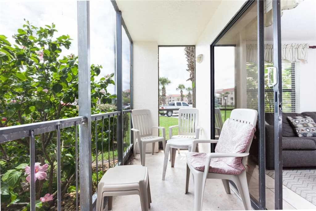Peaceful Patio - Grab a cup of coffee in the morning or a refreshing cool beverage in the evening.