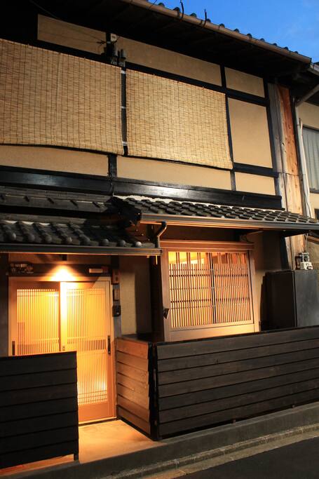 夕暮れの外観(The exterior at evening scene)