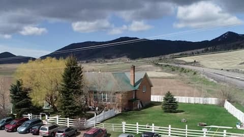Lava Hot Springs - School House Inn