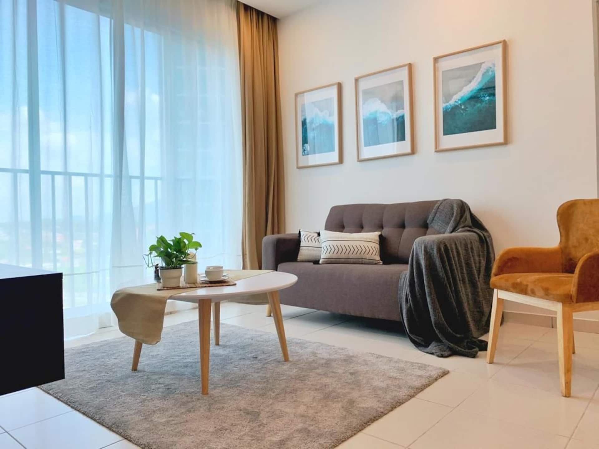 Lovely 3 room condo with pool & gym, near MRT