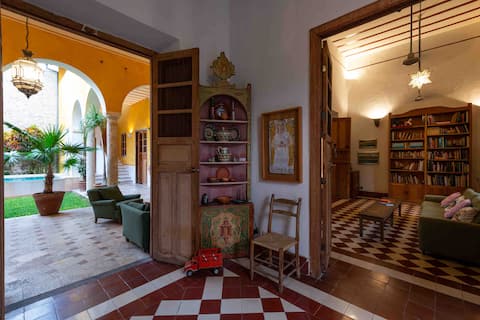Popular Airbnb listing: Merida center at 51/Hacienda Style / Casa Saasil in Mérida