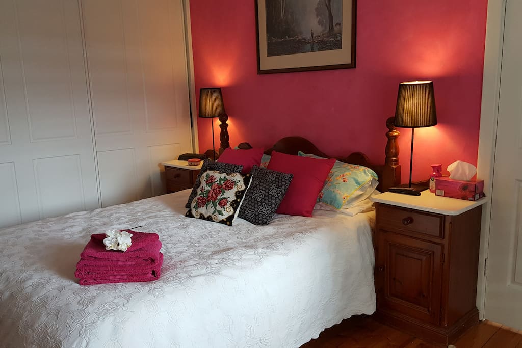 "I enjoyed the unforgettable personal touch, the beautiful room with a great bed" (Wout from Vaals Netherland)