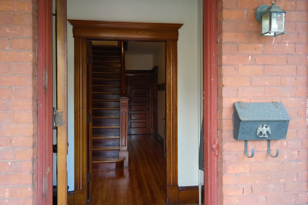 Entrance vestibule off of Linden