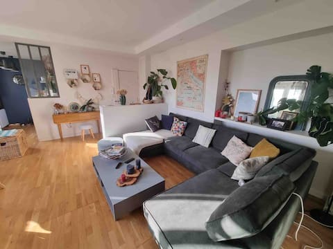 Beautiful apartment overlooking the gardens
