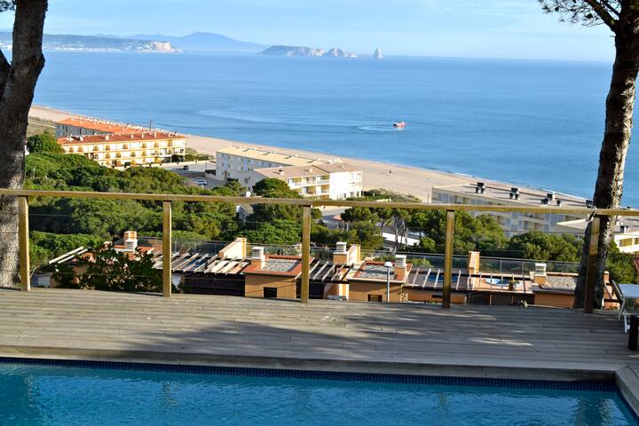 INFINITE SEA VIEWS , POOL AND A/C. Family holidays gallery image 3