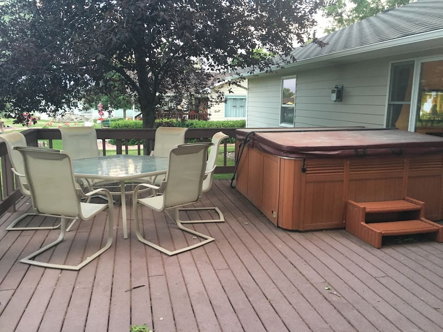 Hot tub and deck area to relax and enjoy the big Wyoming Sky.