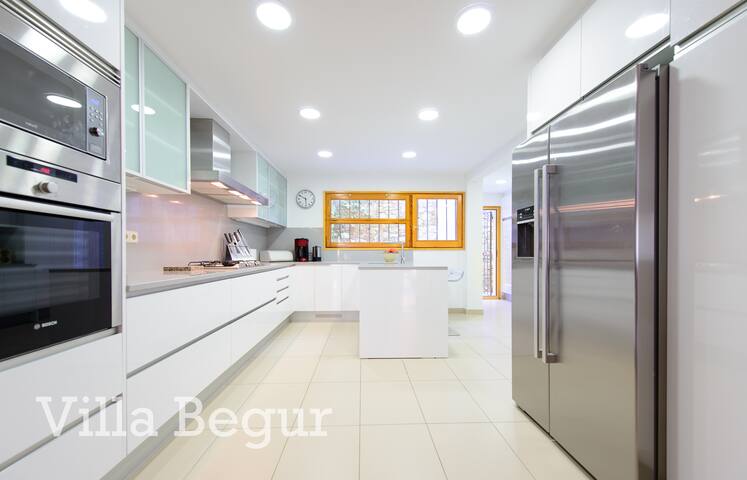 Villa Begur, 6 bedrooms, own pool, amazing views gallery image 5